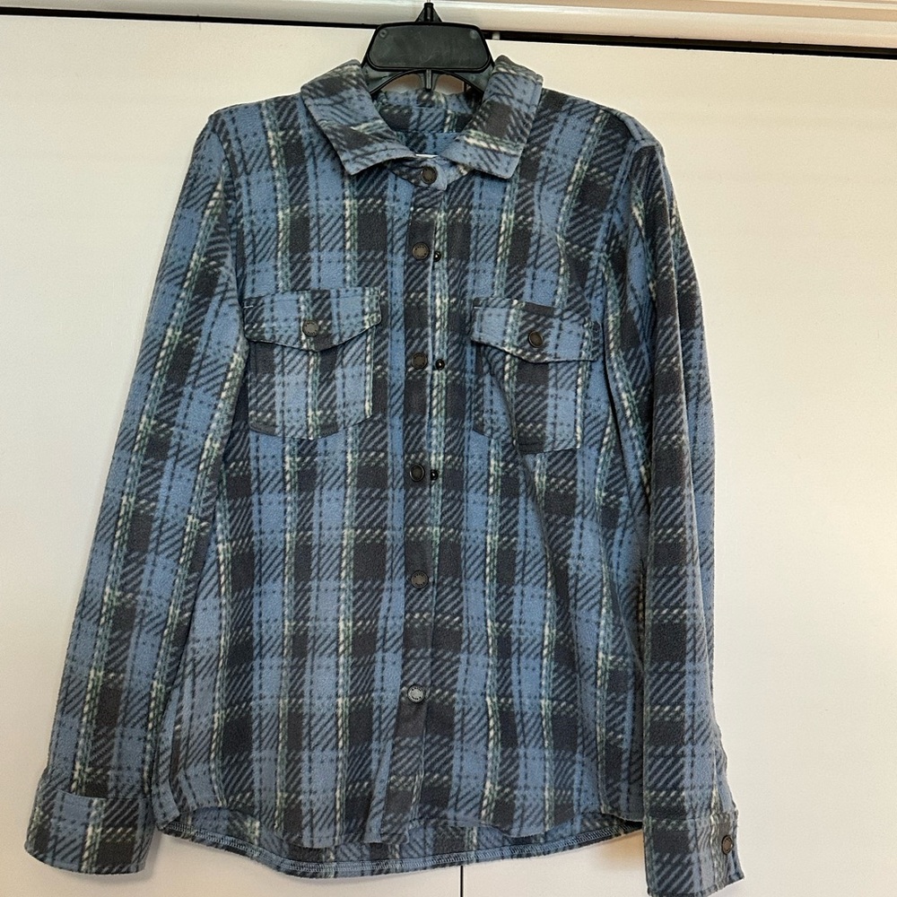 O’Neill women’s cozy flannel! Light blue/gray/white color! Tag states medium!